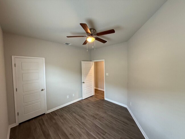 Building Photo - 3bd 2ba in Prime Location