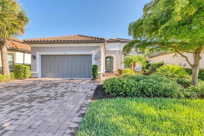 Building Photo - 5580 Semolino St