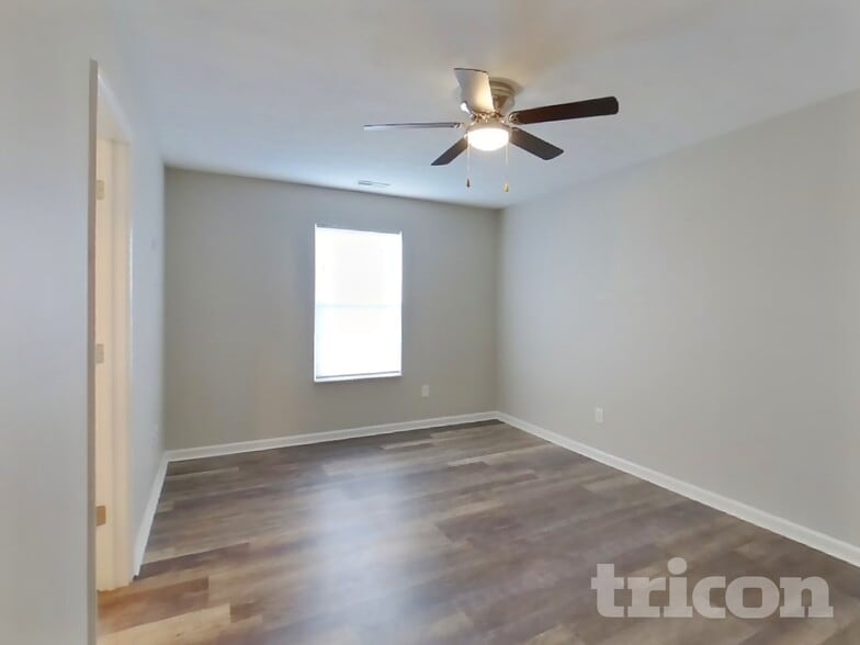 Building Photo - 963 Redwood Dr