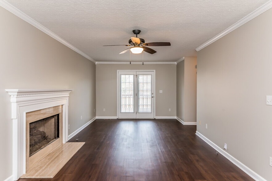 Building Photo - 107 Walton Trce S