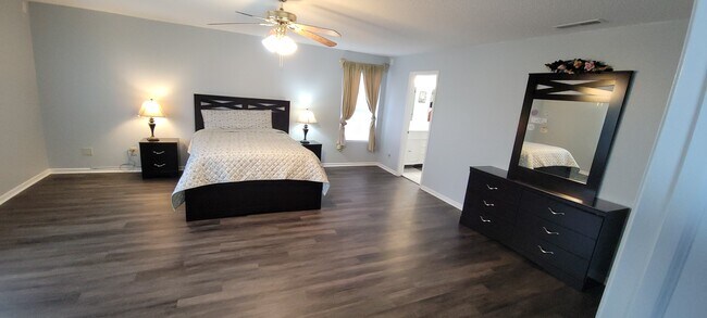 Building Photo - 10938 Parker Dr