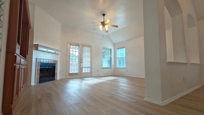 Building Photo - 11171 Mansfield Dr