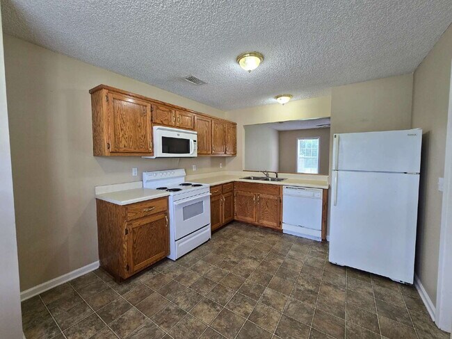 Building Photo - 2100 Ringgold Ct