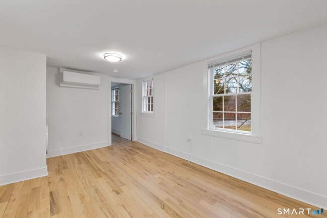 Building Photo - 523 Danbury Rd