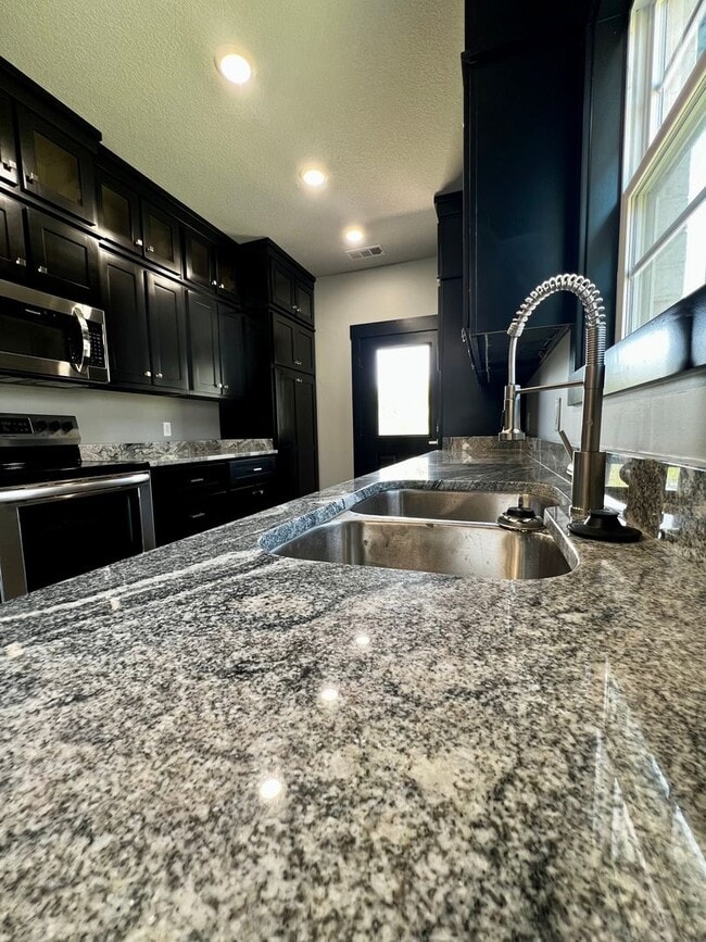 Building Photo - 4101 Stoke Dr