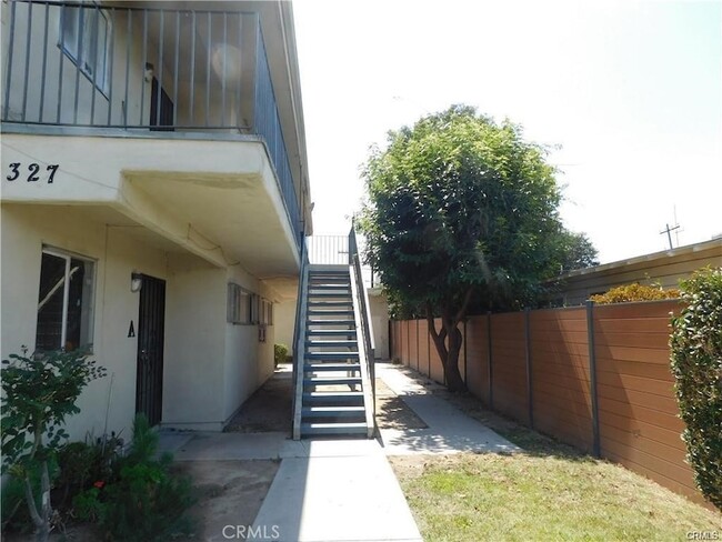 Building Photo - 327 S Kroeger St