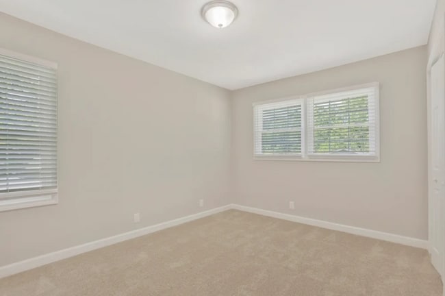 Building Photo - 2582 Hatfield Cir SE