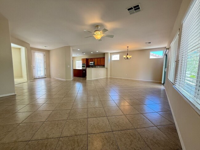 Building Photo - 2240 Shadow Canyon Dr