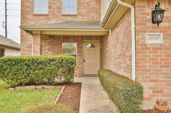 Building Photo - 18926 Piney Way Dr
