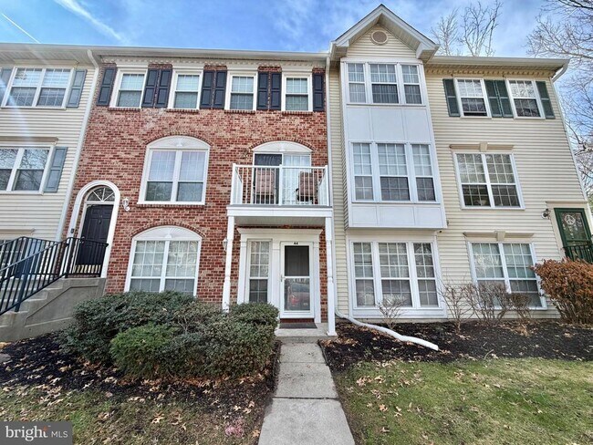 Building Photo - 44 Cheverny Ct