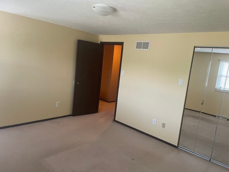 Building Photo - 144 Rockwood Ave