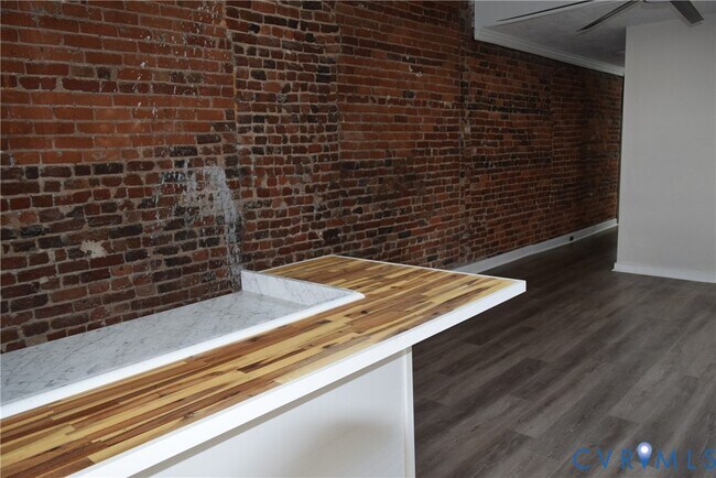 Building Photo - 407 Brook Rd