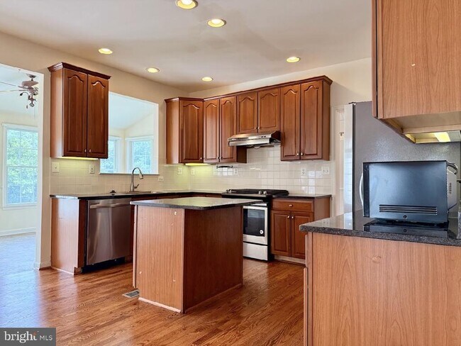 Building Photo - 43520 Lucketts Bridge Cir