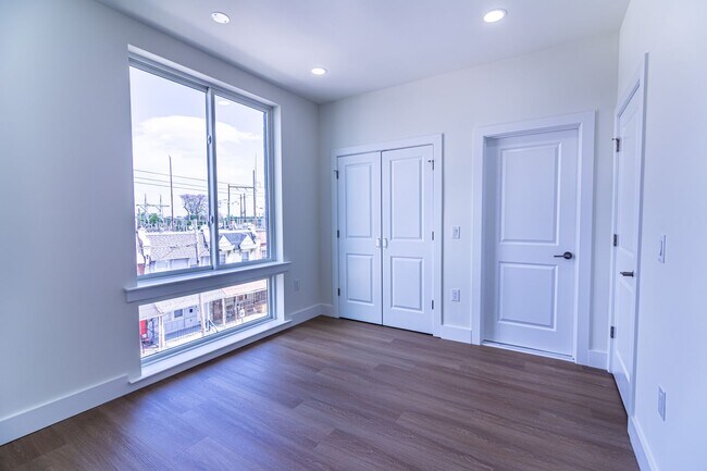 Building Photo - 3956 Parrish St