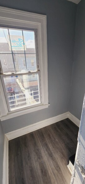 Building Photo - 74 Chestnut St