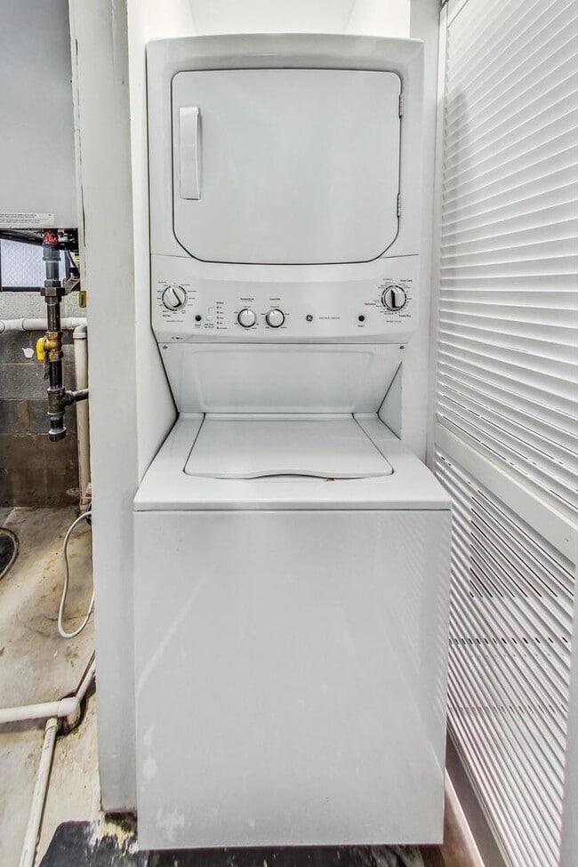 Building Photo - 2002 W Coulter St