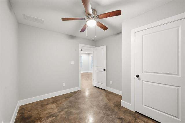 Building Photo - 607 E Day St