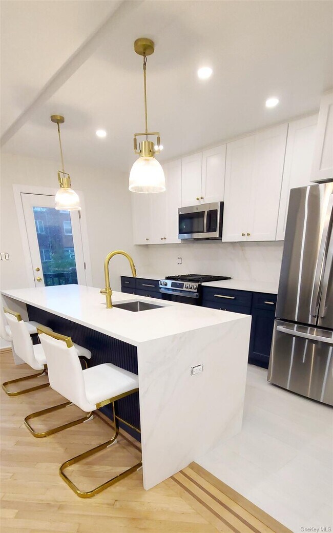 Building Photo - 88-37 62nd Dr