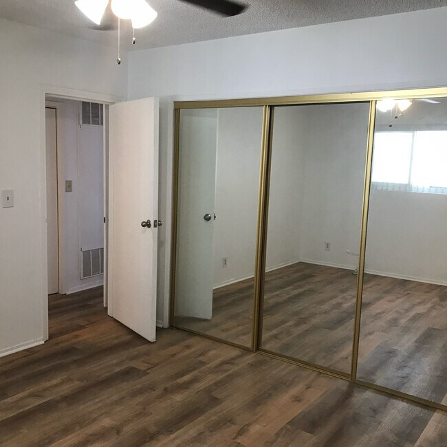 Building Photo - Camarillo Apartments