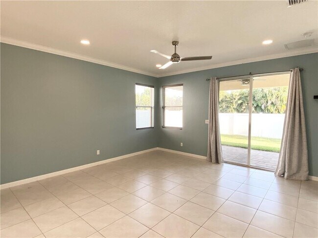 Building Photo - 4028 Tomoka Dr