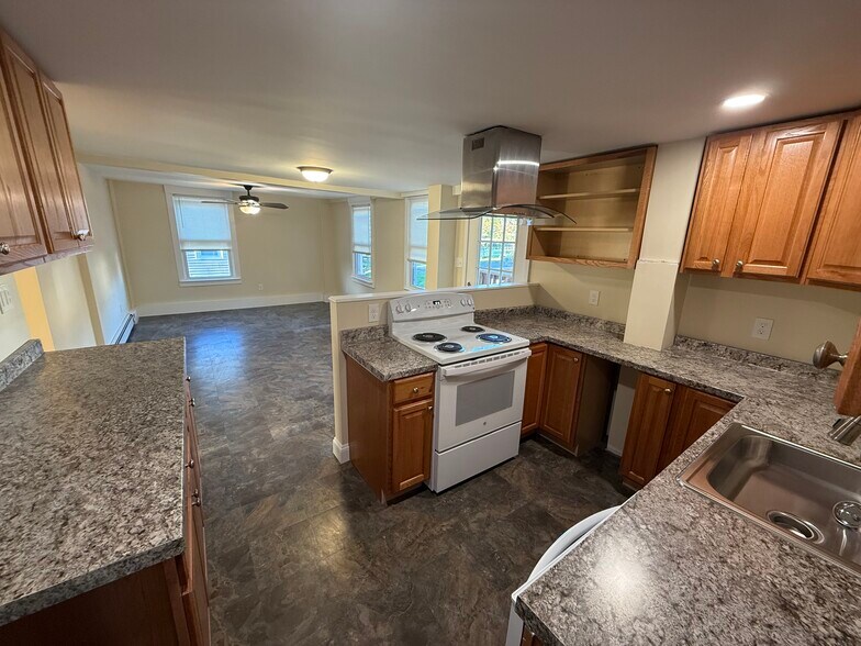 Kitchen - 33 S Elm St