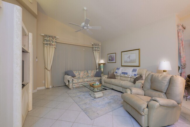 Building Photo - 4139 NE Moon River Cir