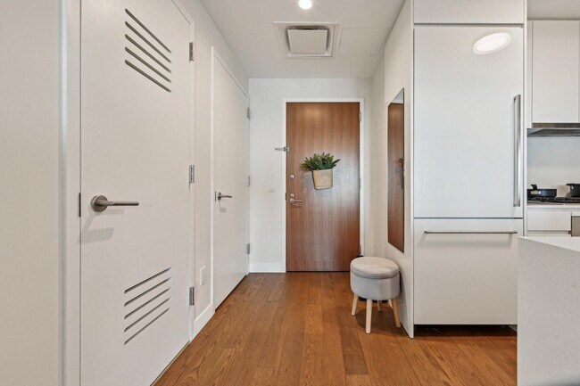 Building Photo - 99 Hudson St