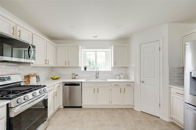 Building Photo - 16302 Bates Cove