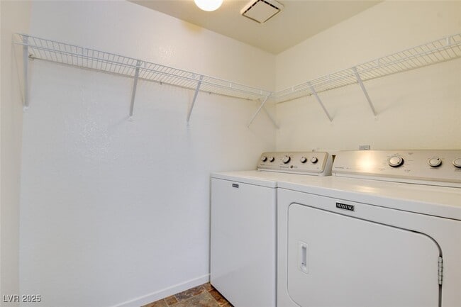 Building Photo - 8216 Carmen Blvd