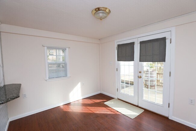 Building Photo - Spacious Brick Rancher in the heart of Tuckahoe in Westend!