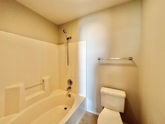 Building Photo - Discover the charm of this 3 bed 2 bath ex...