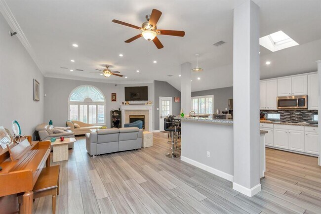 Building Photo - 1303 Raintree Cir