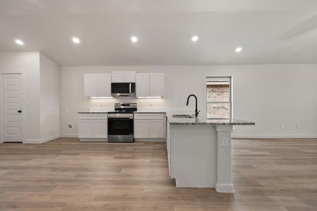 Building Photo - 2025 Cottonwood Ave