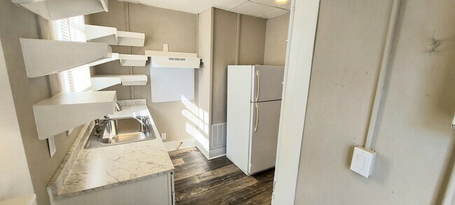 Building Photo - 2411 Wrightsboro Rd