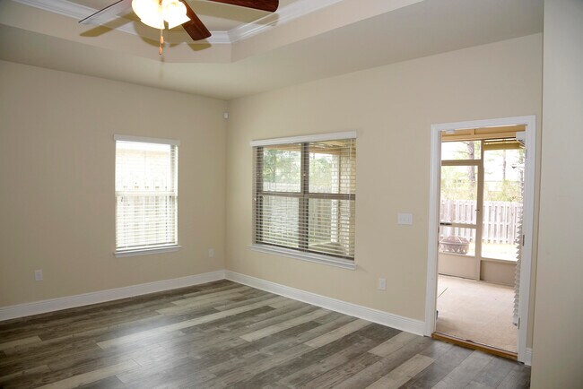 Building Photo - 289 Dickens Dr