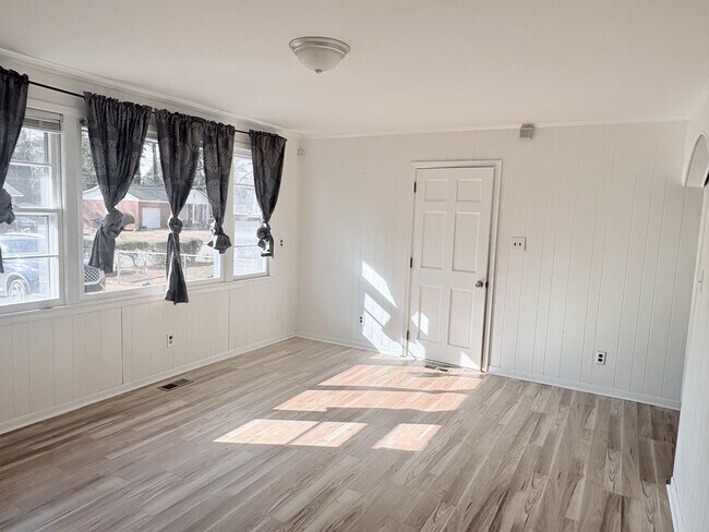 Building Photo - 131 Cole Dr