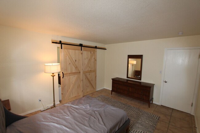 Building Photo - 3270 S Little Dr
