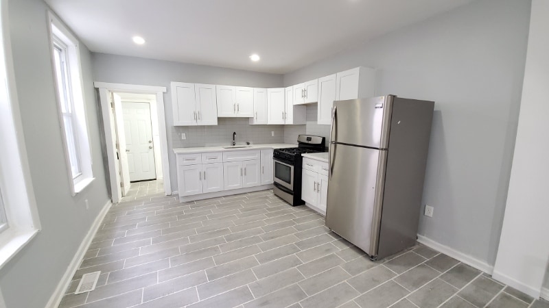 Building Photo - 1918 E Lippincott St