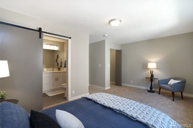 Building Photo - Gorgeous 4 Bedroom, 4 Bath +Bonus Room in Richland Heights