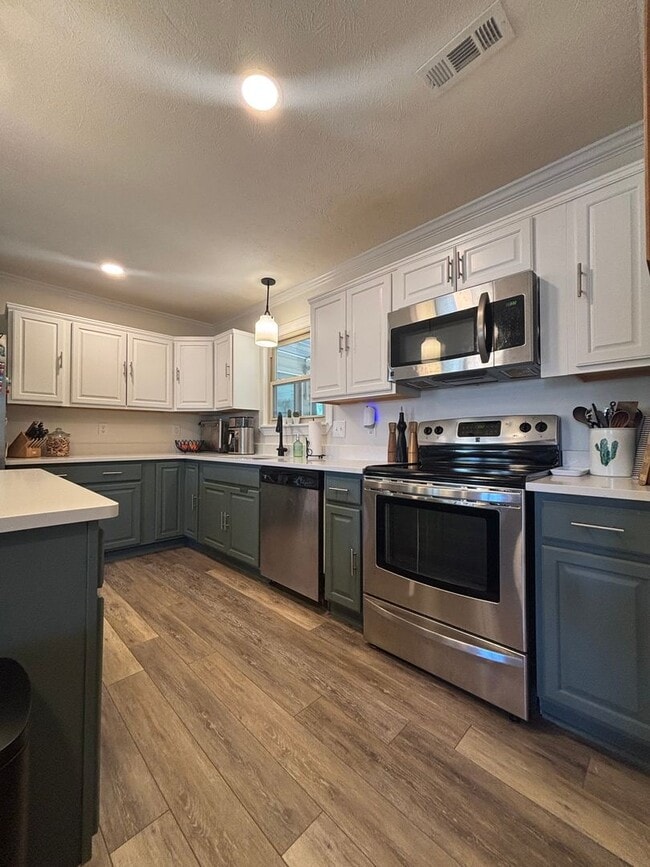 Building Photo - Lovely on Lance