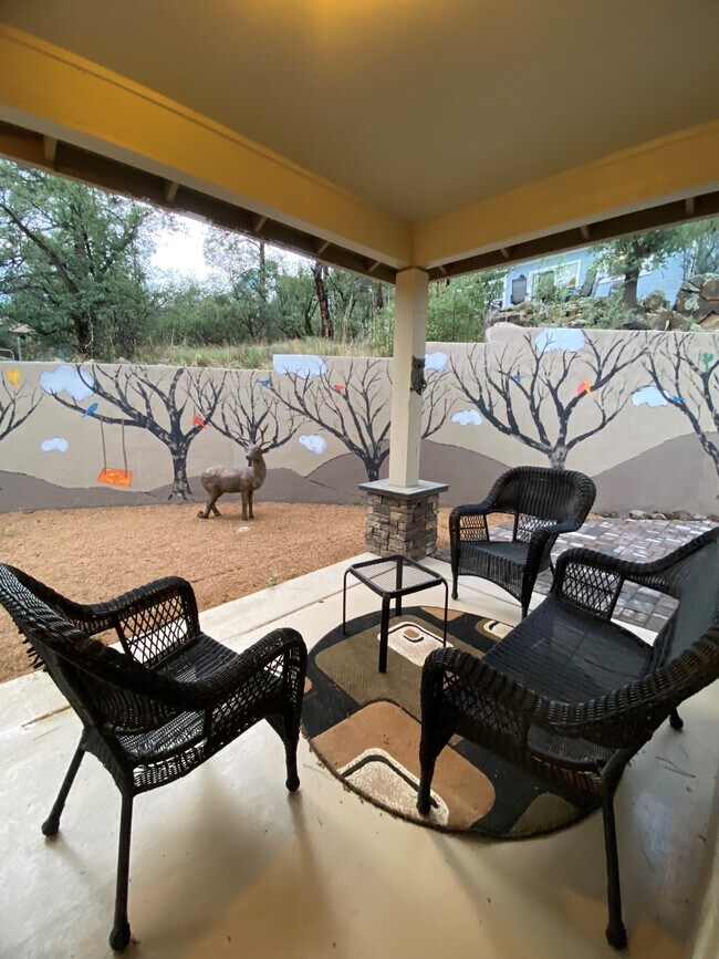 Building Photo - 826 Hemlock Ave