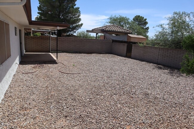 Building Photo - NEW A/C, Freshly Painted Inside and Outsid...