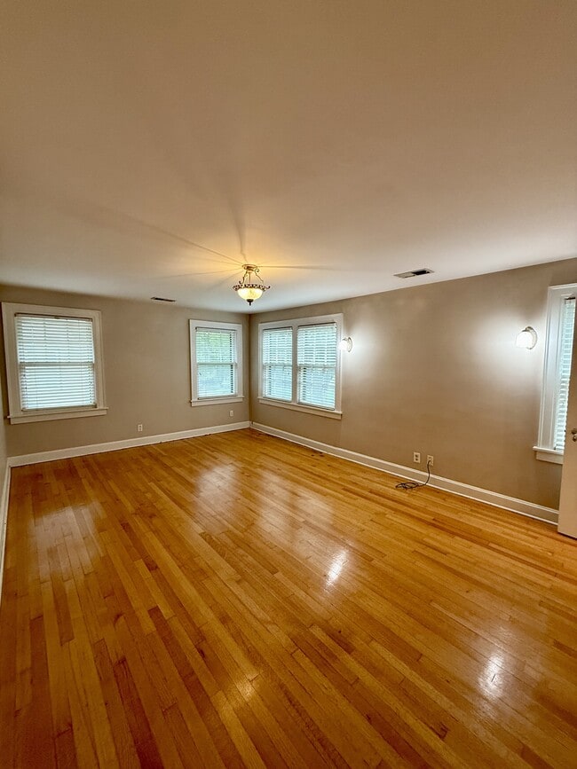 Building Photo - 429 W 70th Terrace
