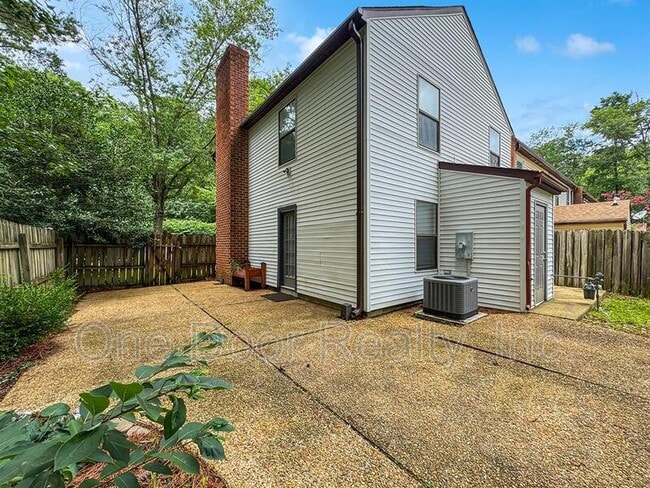 Building Photo - 285 Merrimac Trail