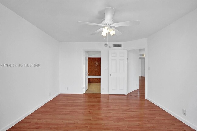 Building Photo - 3530 Mystic Pointe Dr