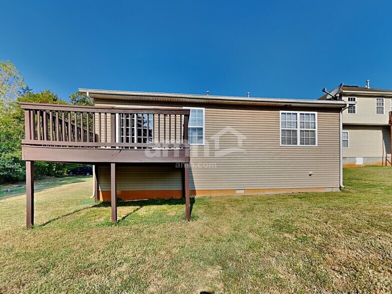 Building Photo - 805 McCumber Dr