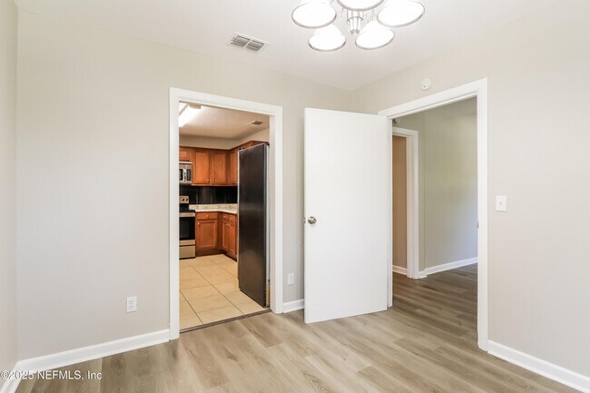 Building Photo - 6348 Fabian Dr