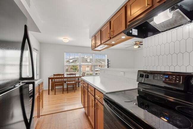Building Photo - 2750 Holly Hall St
