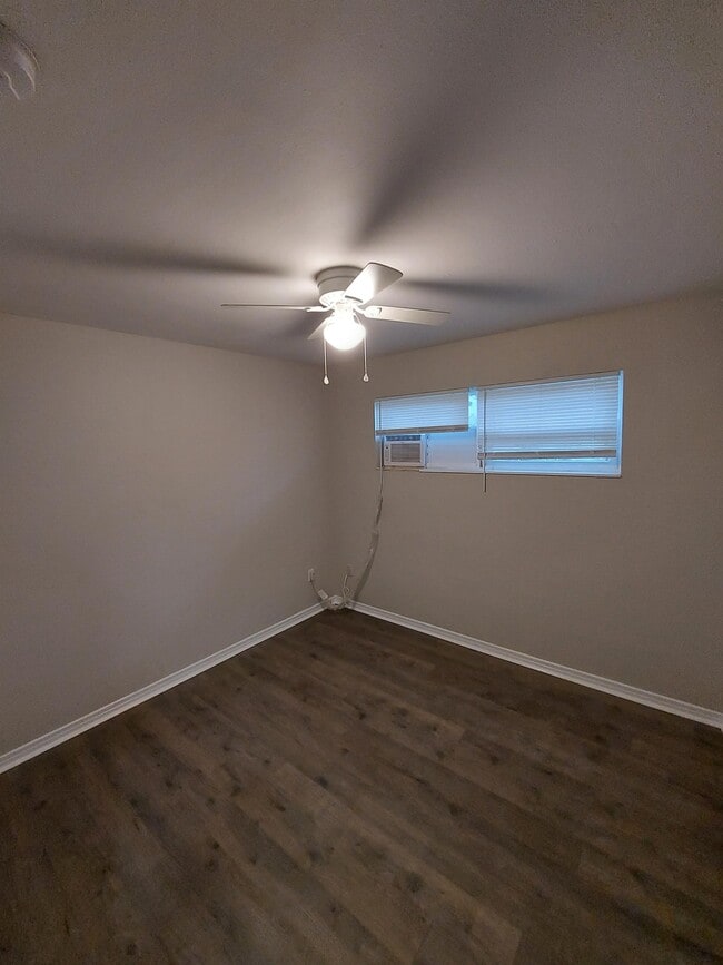 Building Photo - 2247 Stella St