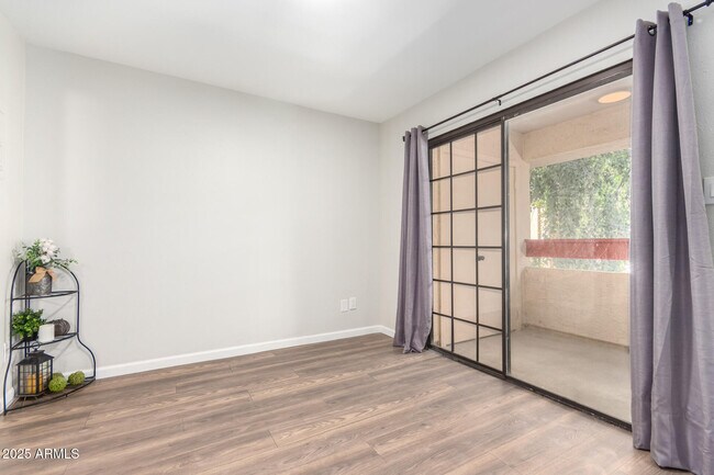 Building Photo - 3131 W Cochise Dr